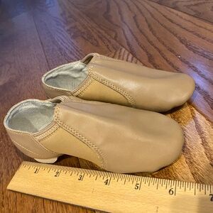 Jazz shoe size 10.5 (little girl)